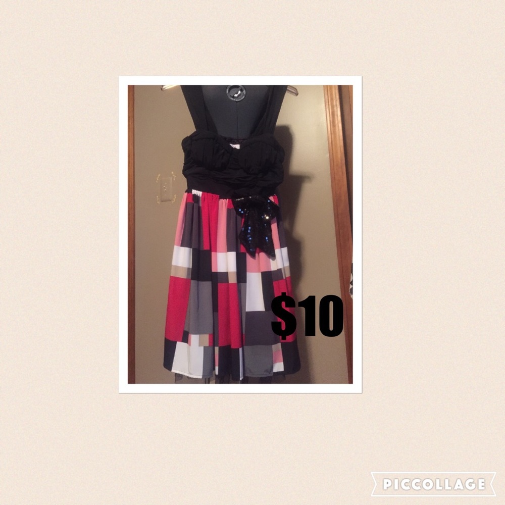 ❤️ 2 items for $10! Candie’s Dress Small